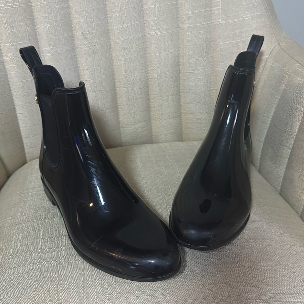 Used MK Rain boots